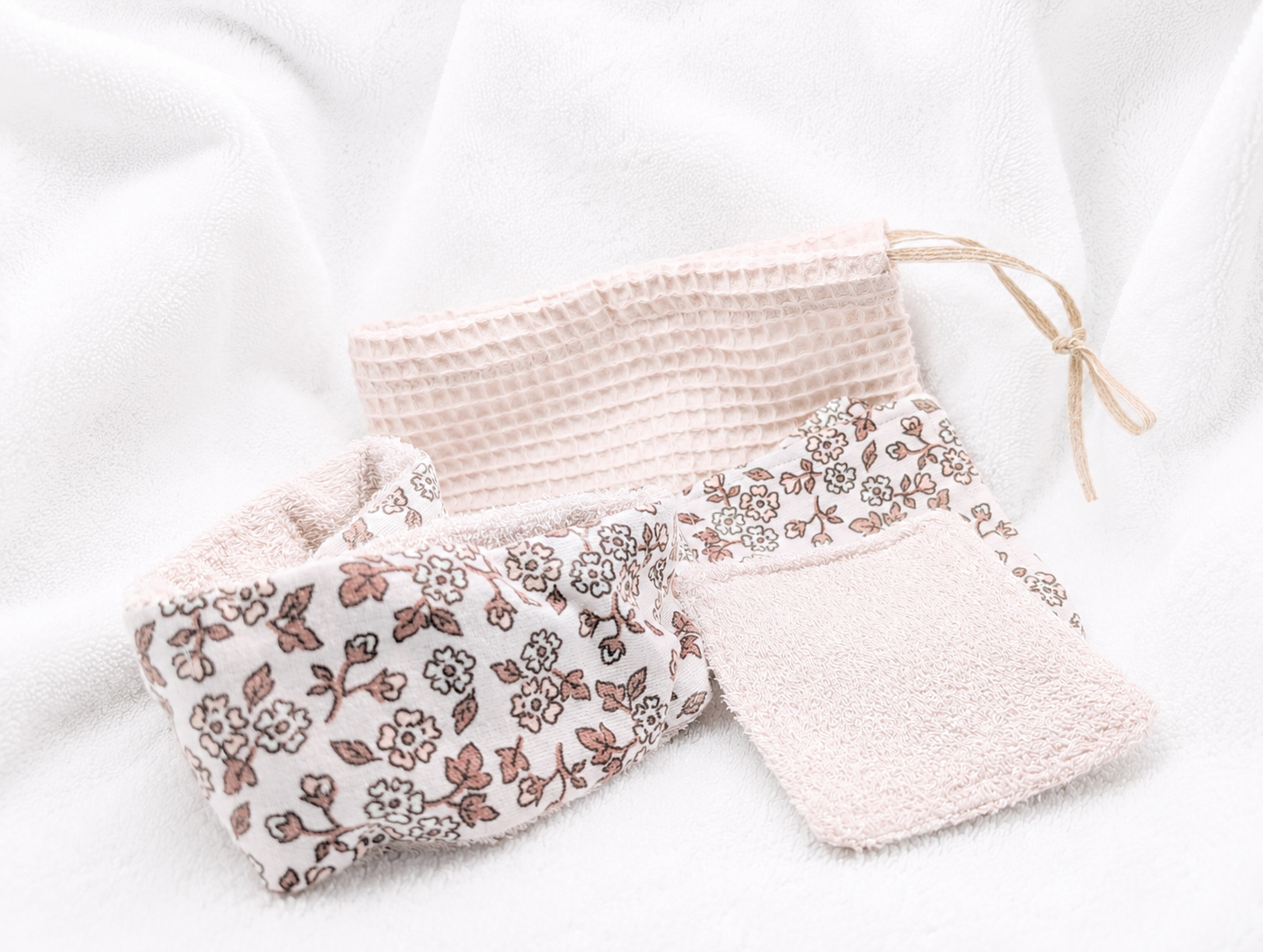 Kit Démaquillant Lavable Mauve fleurie – Bandeau, 4 Lingettes & Trousse